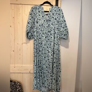 Universal Thread Long Sleeve Floral Dress - Blue and White